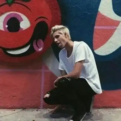 6686体育金牌作者Xenia