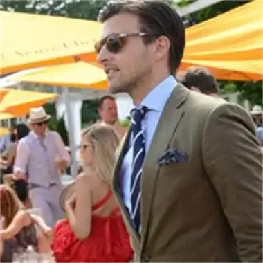 6686体育金牌作者Isaac