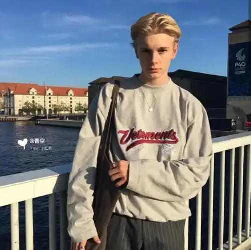 6686体育金牌作者Evelyn