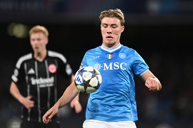 แมนเชสเตอร์ ยูไนเต็ด: ฮอยเลนอยากอยู่ที่แมนเชสเตอร์ ยูไนเต็ด จริงๆ แต่จุดยืนของเขาเปลี่ยนไปสำหรับฟุตบอลโลก