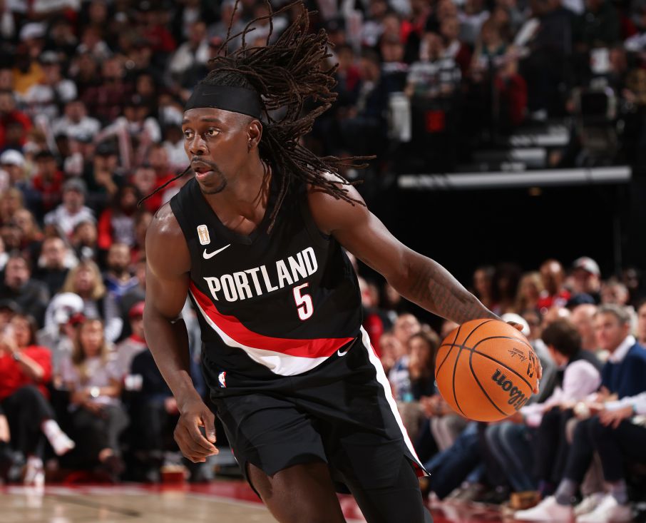 ฮอลิเดย์มี 13 แต้มและ 5 แอสซิสต์ในควอเตอร์ที่สาม และเทรลเบลเซอร์สทำคะแนนได้ 38 แต้มในควอเตอร์เดียวและกลับเกมด้วย 10 แต้ม