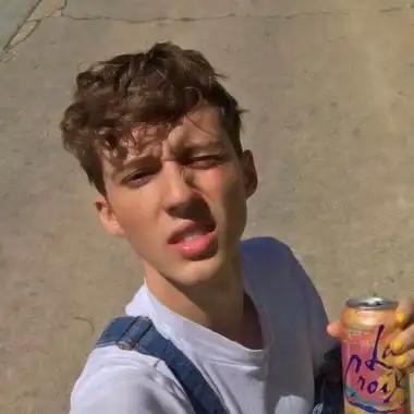 6686体育银牌作者蜜棕马尾